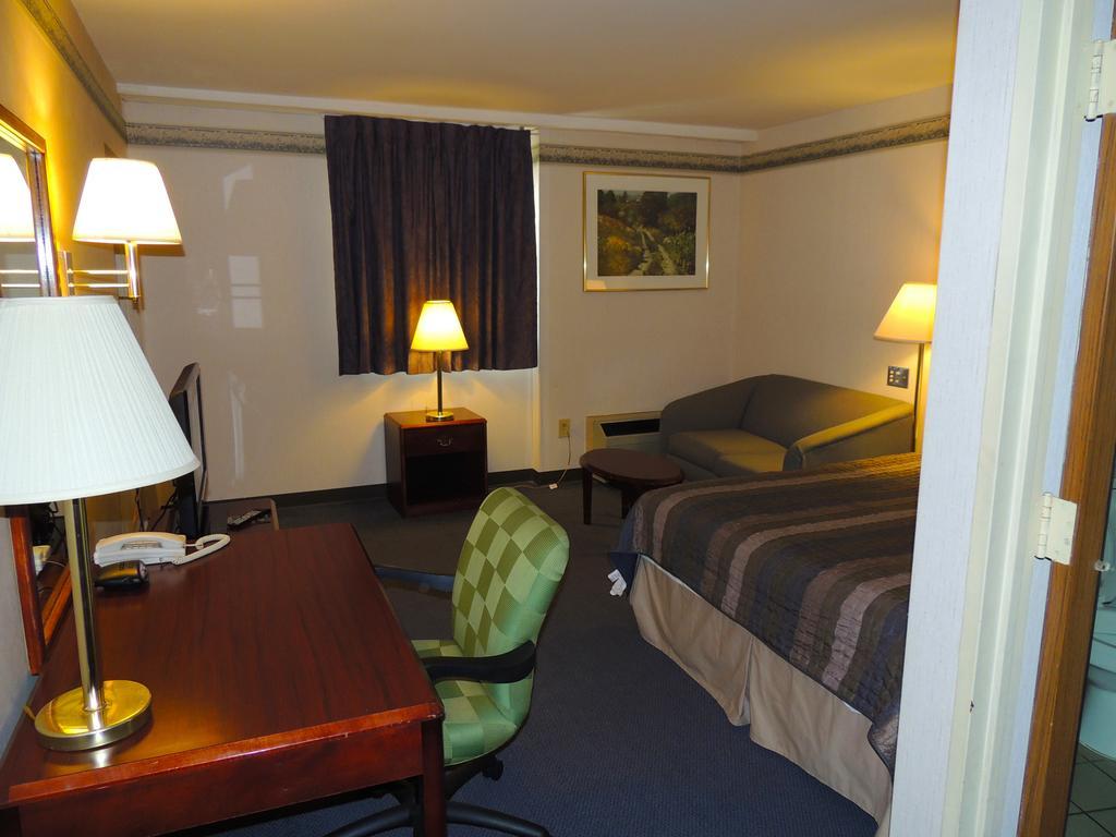Budget Host Inn & Suites Fertility Bilik gambar