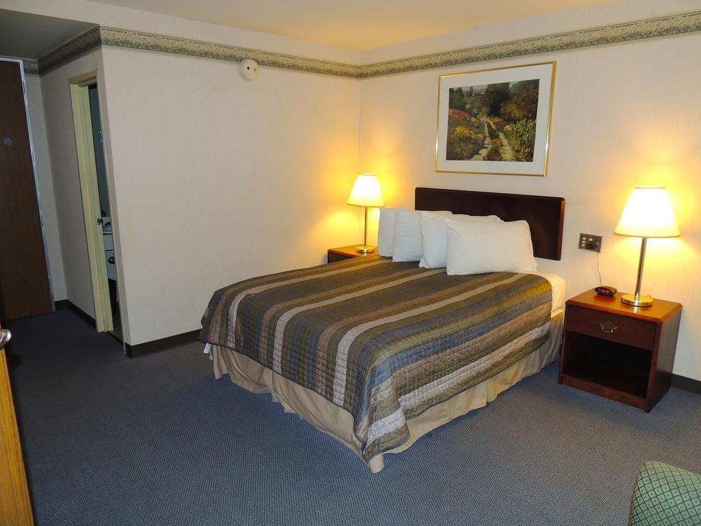 Budget Host Inn & Suites Fertility Bilik gambar