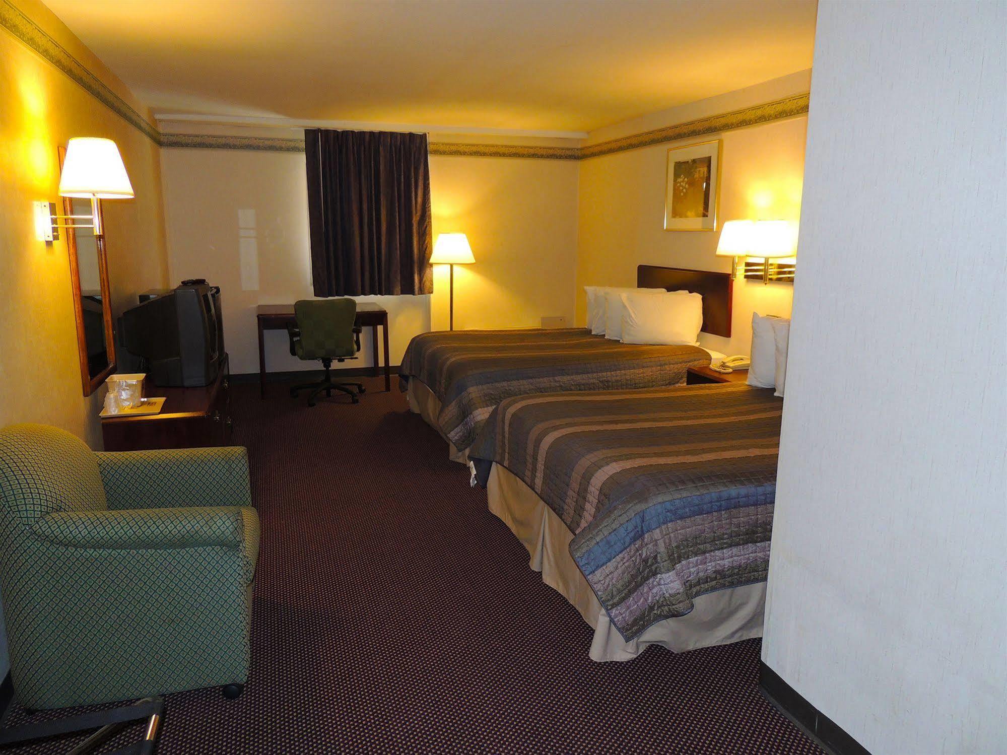 Budget Host Inn & Suites Fertility Luaran gambar